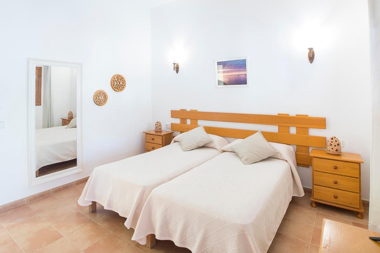 Apartamentos Molina 9-10-11 Es Caló Extérieur photo