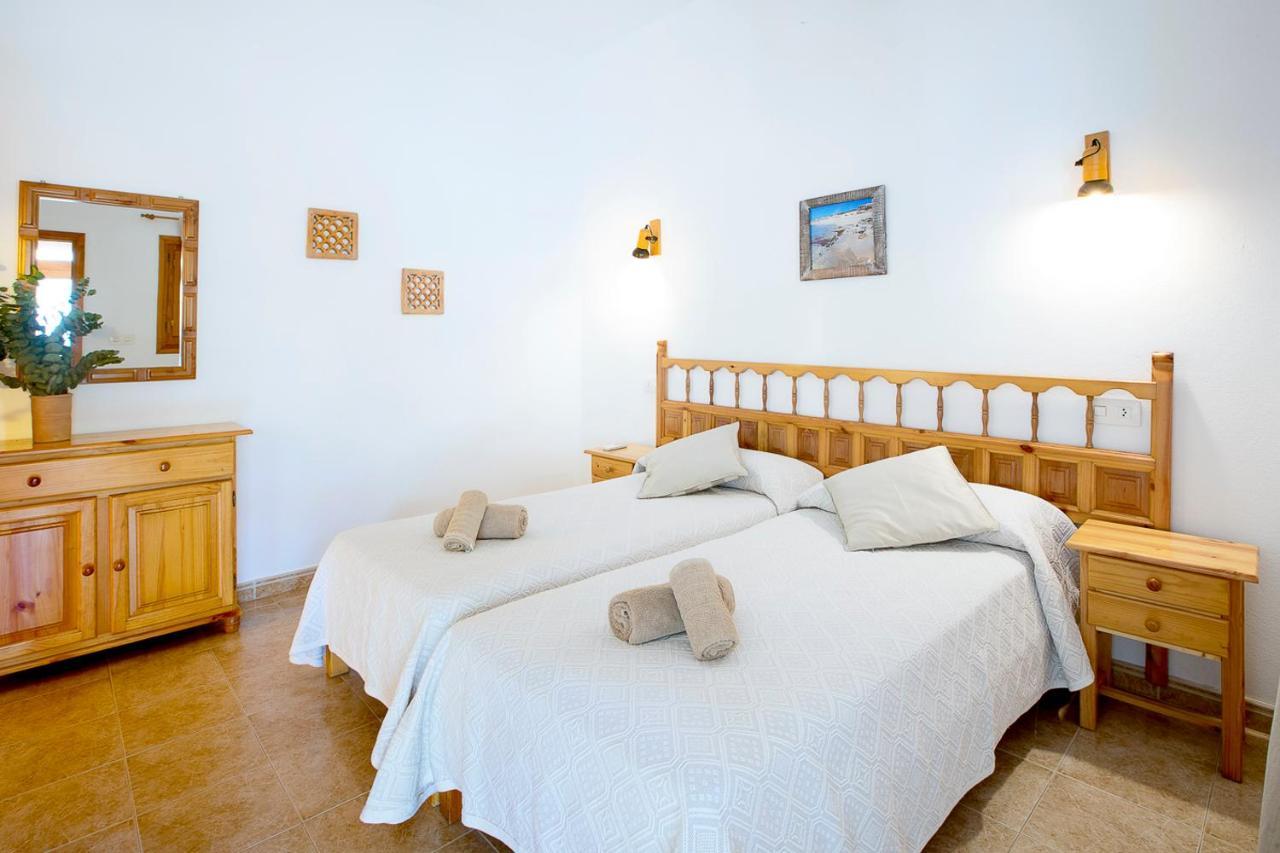 Apartamentos Molina 9-10-11 Es Caló Extérieur photo