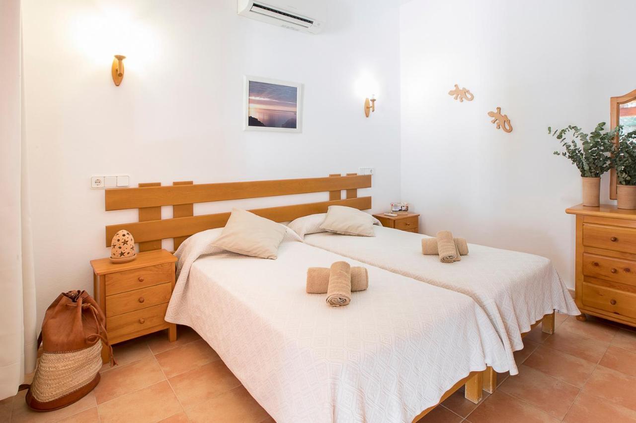 Apartamentos Molina 9-10-11 Es Caló Extérieur photo